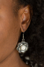 Load image into Gallery viewer, Santa Fe Hills - White - Necklace