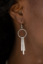 Load image into Gallery viewer, Metallic Mane - Silver - Necklace
