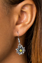 Load image into Gallery viewer, Diamonds and Daisies - Yellow
