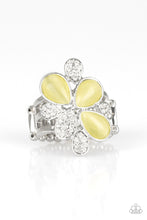 Load image into Gallery viewer, Diamond Daises - Yellow
