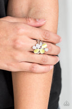 Load image into Gallery viewer, Diamond Daises - Yellow
