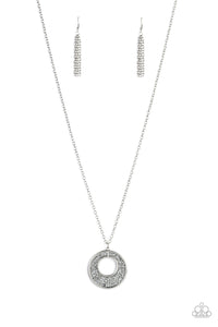 Glitzy Glow - Silver - Necklace