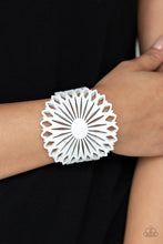 Load image into Gallery viewer, Wildflower Garden - White - Bracelet
